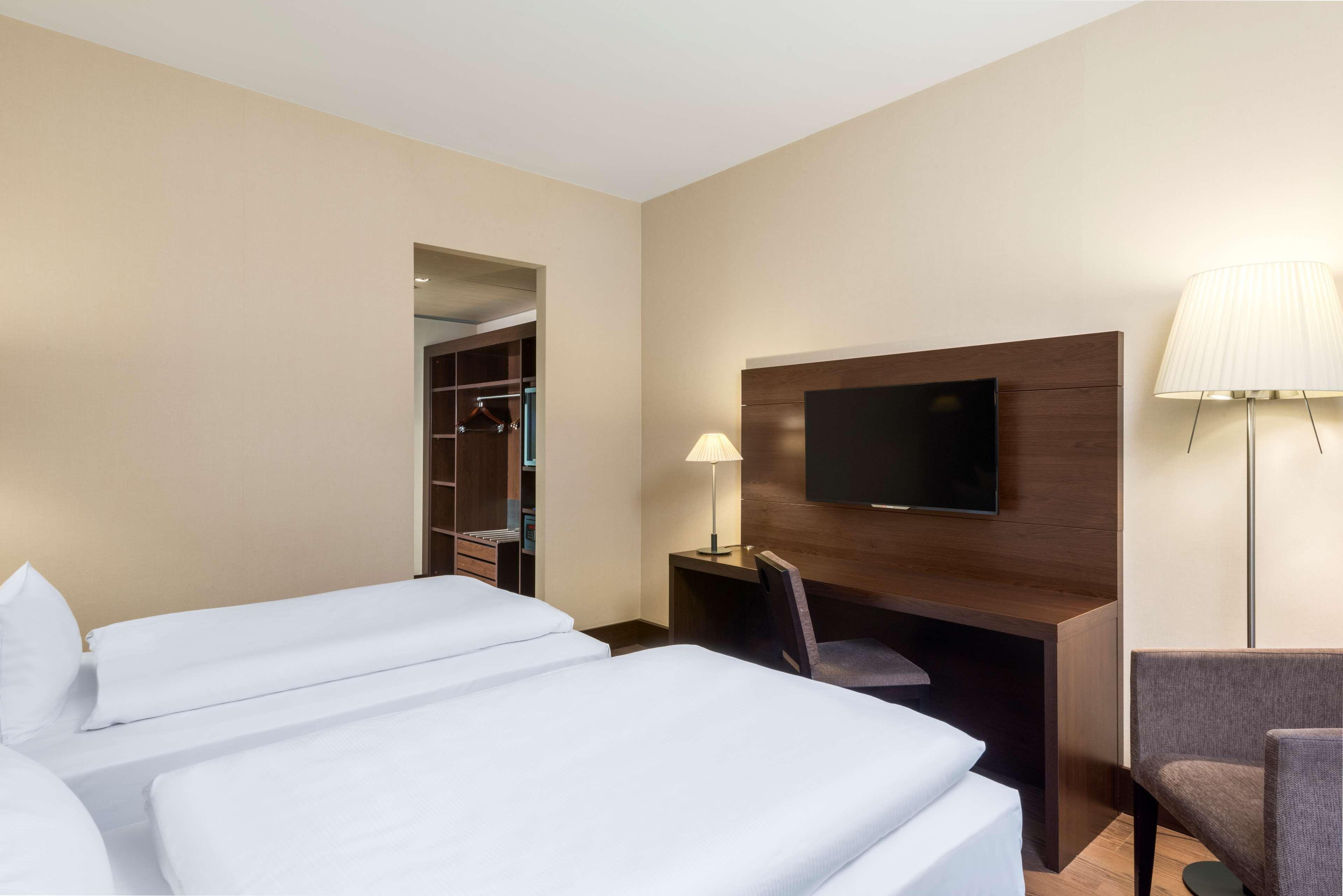 Hotel Nh Koenigsallee 4*