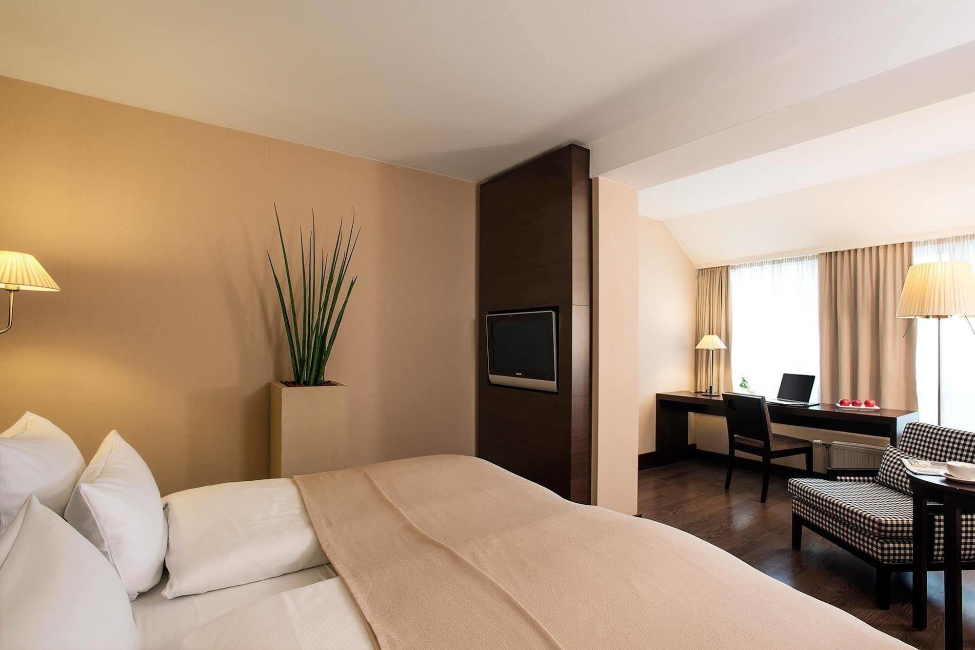 Hotel Nh Koenigsallee Dusseldorf